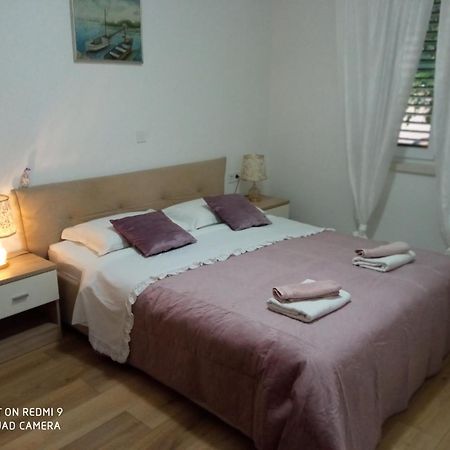 Apartman Hibiskus Bol Exterior foto