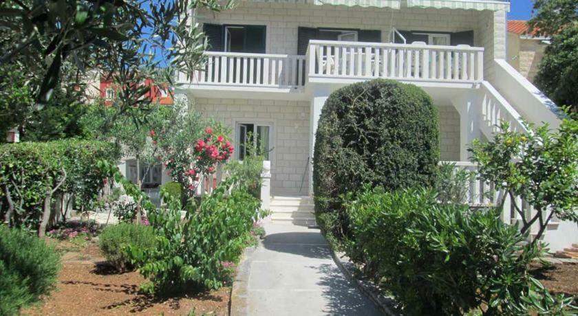 Apartman Hibiskus Bol Exterior foto