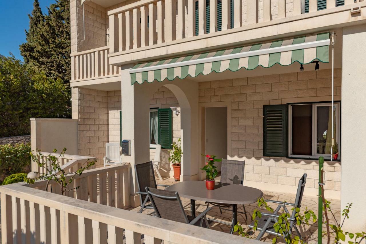 Apartman Hibiskus Bol Exterior foto
