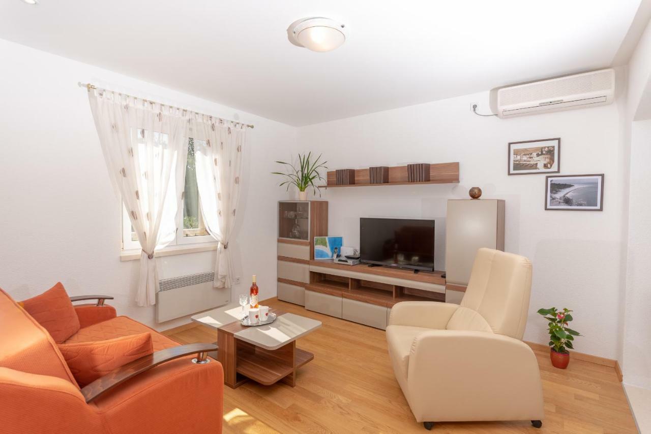 Apartman Hibiskus Bol Exterior foto
