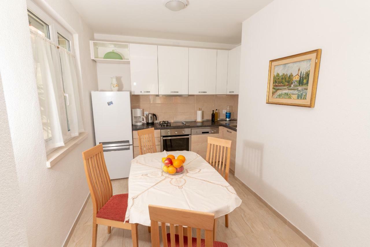 Apartman Hibiskus Bol Exterior foto