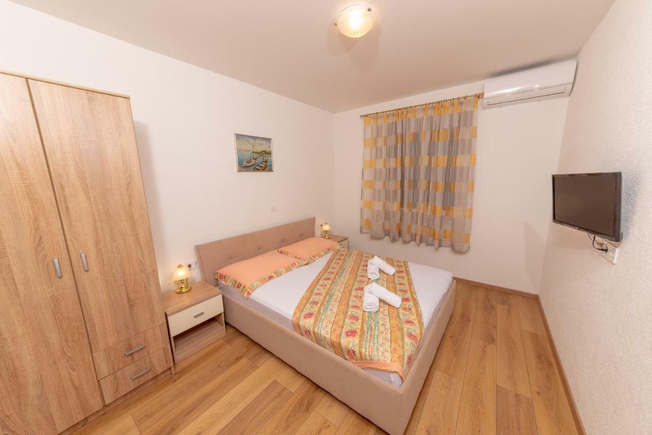 Apartman Hibiskus Bol Exterior foto