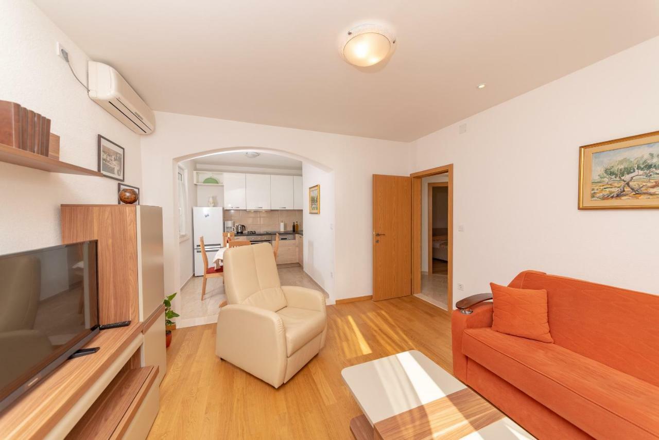 Apartman Hibiskus Bol Exterior foto