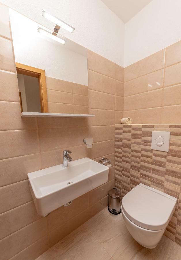Apartman Hibiskus Bol Exterior foto